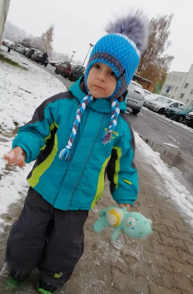 Háčkovaná ušanka VIKTOR s bambulí