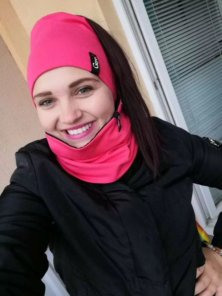Čepice s otvorem na culík s nákrčníkem 