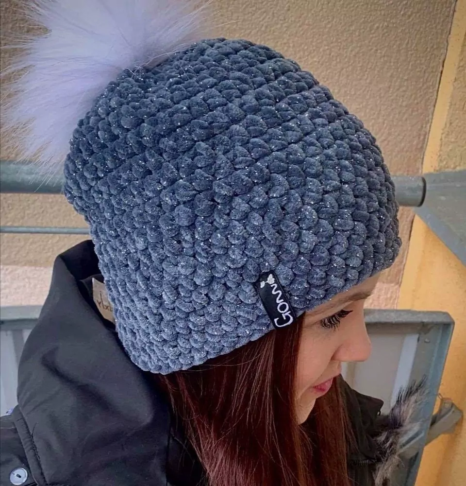 Háčkovaný GOmlíšek s lurexovou nitkou