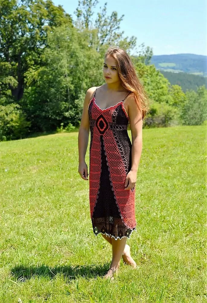 Háčkované šaty ELEGANCY