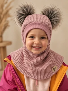 Dětská zimní kukla s bambulkami starorůžová