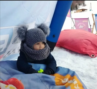 Háčkovaná ušanka s nákrčníkem v Českých barvách