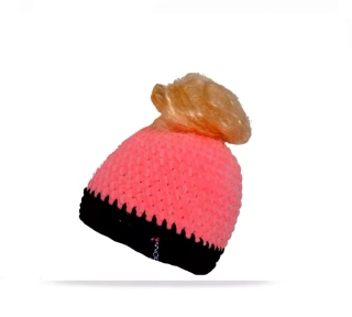 Háčkovaný kulich s otvorem na culík