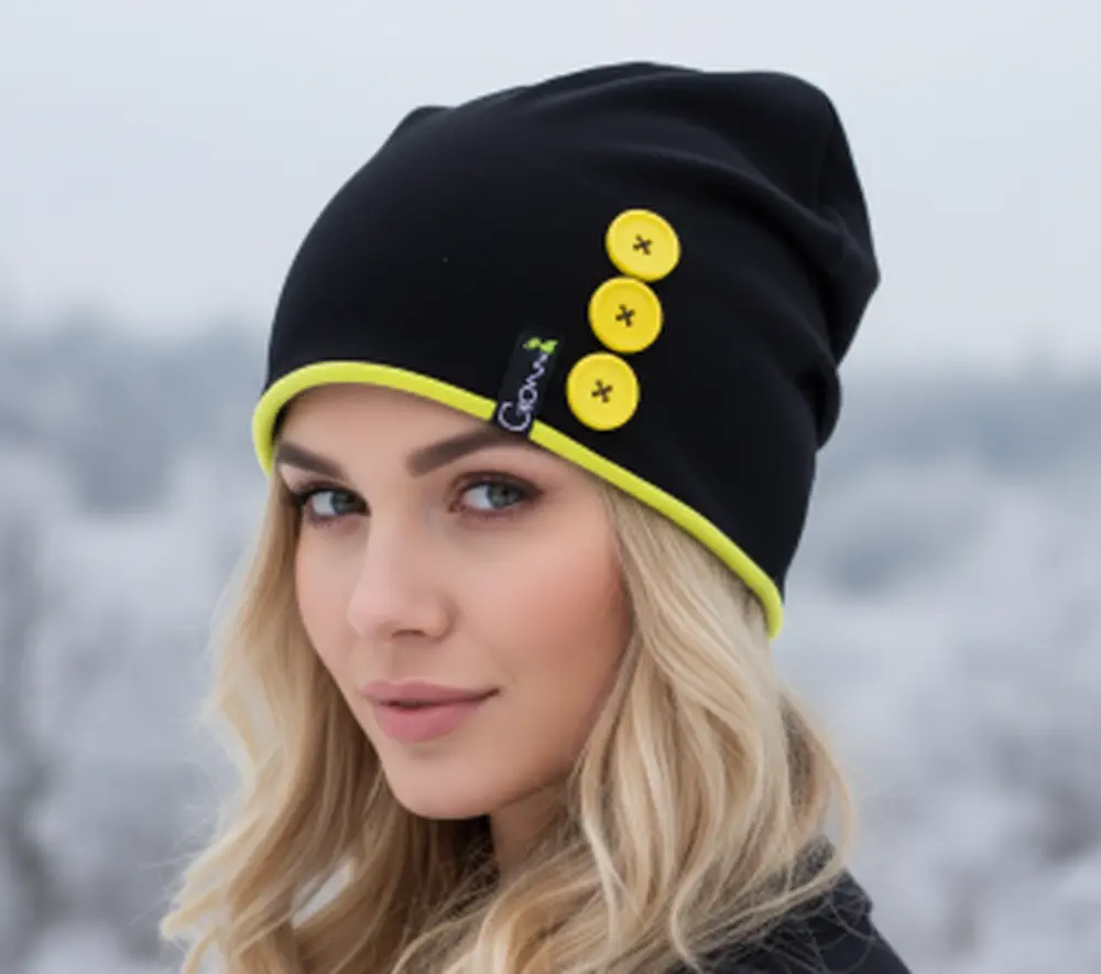 Dvouvrstvá čepice s knoflíky 