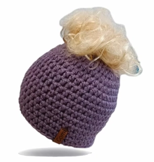 Háčkovaný kulich s otvorem na culík