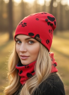 Čepice s nákrčníkem TLAPKY červená